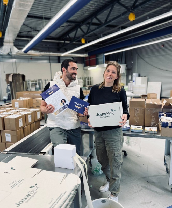 Tim en collega lachend met JouwBox